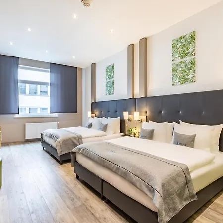 מלון Garner By Ihg 4*