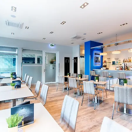 מלון Garner By Ihg 4*