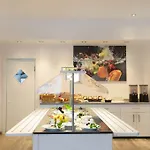 Отель Garner By Ihg