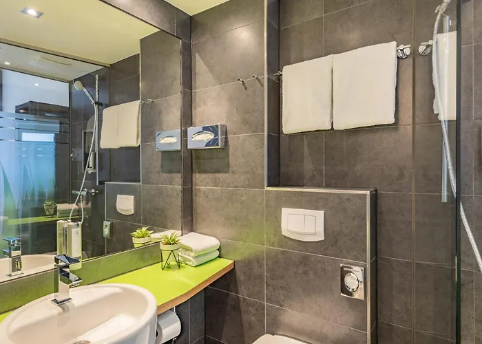 מלון Garner By Ihg 4*