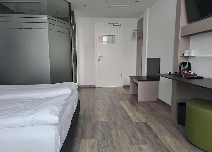 מלון Garner By Ihg 4*